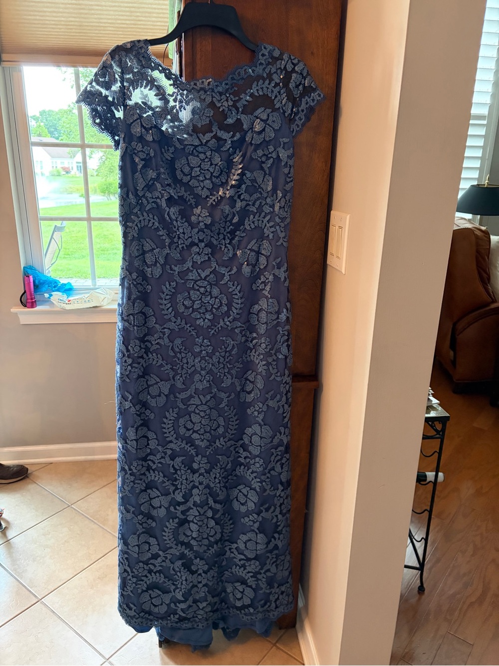 Stunning Tadashi Shoji Blue Lace Sequin Formal Maxi Dress V Neck Cap Sleeve
